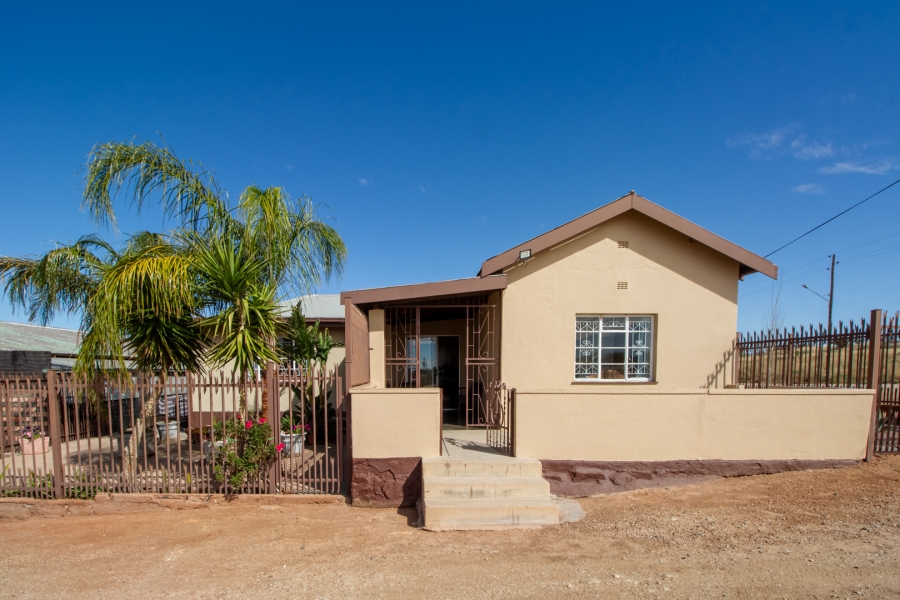 4 Bedroom Property for Sale in Lemoendraai Northern Cape